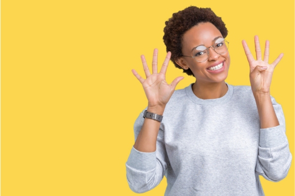 woman holding 9 fingers up depicting 9 tips for a cleaner indoor air quality in winter